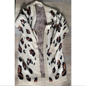 ✨NEW YEAR SALE. EVERYTHING IS $10 for 24hrs🎉 Knox Rose leopard print cardigan
